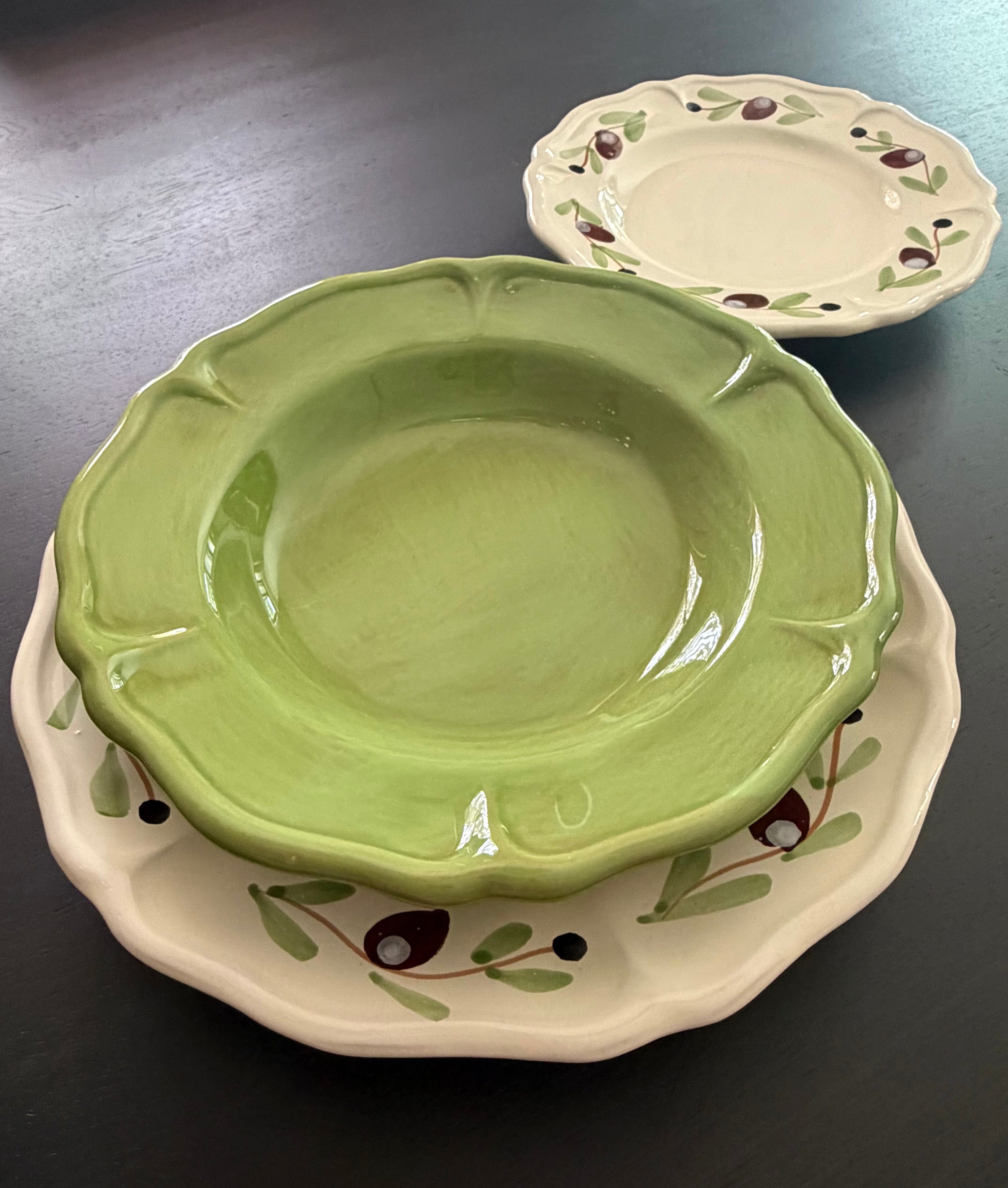 Pastabord Verde Chiaro met een onder bord Olive